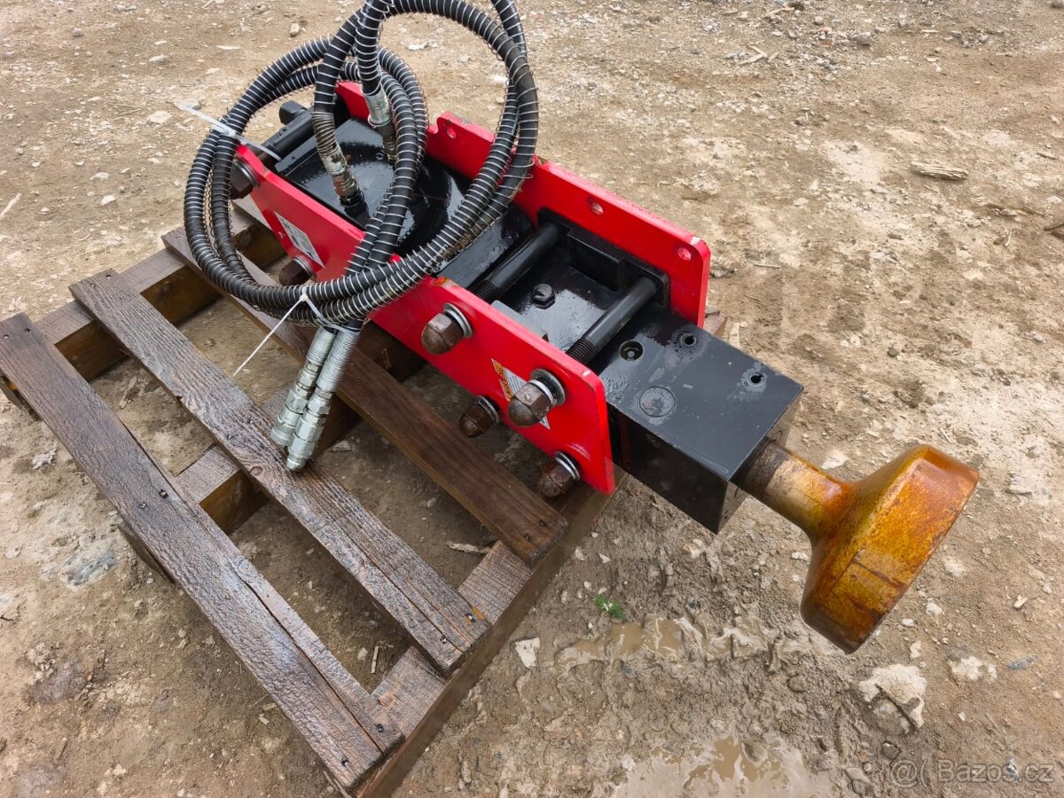 Hydraulický zatloukač kůlů pro bagr - 8