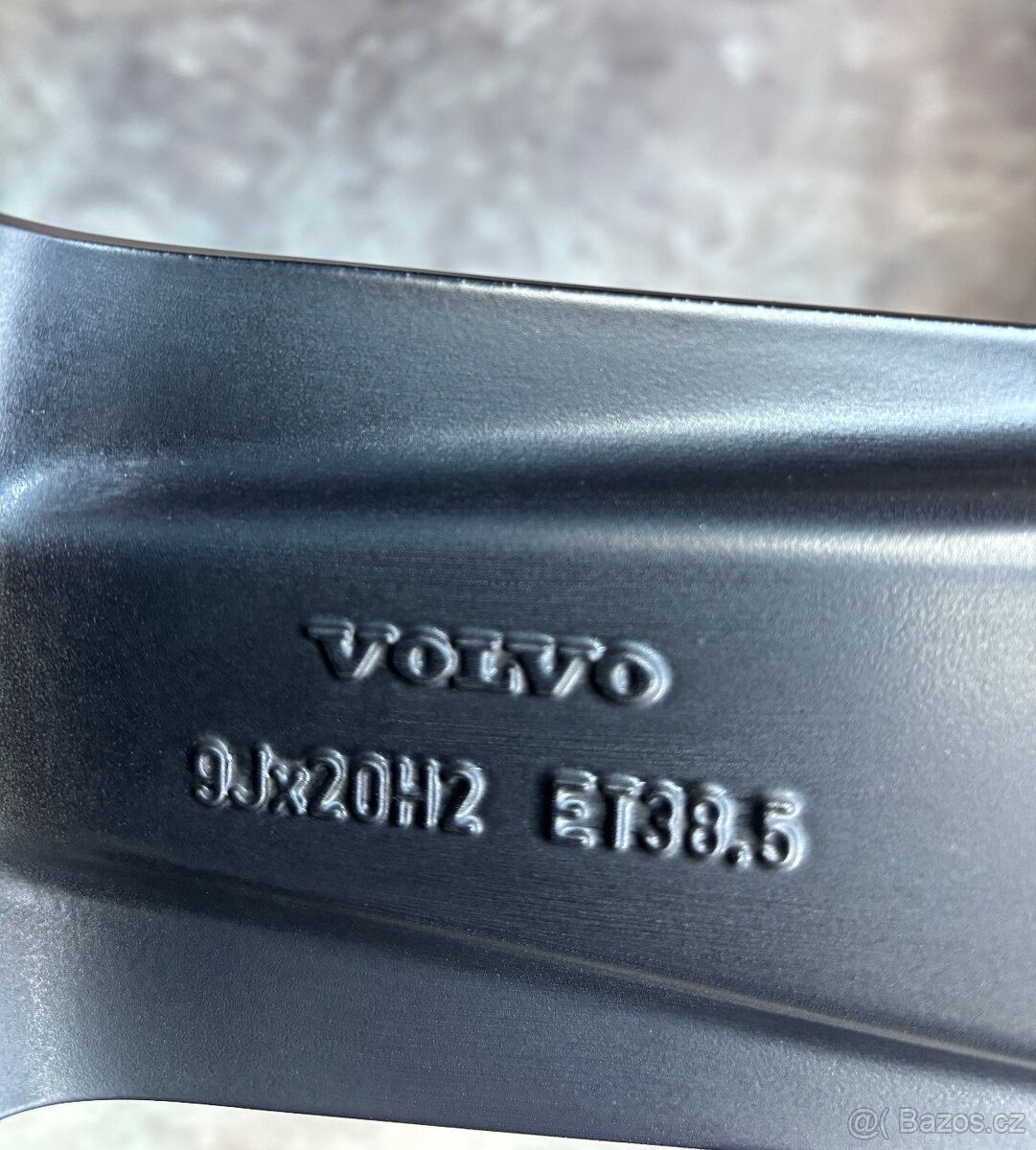 Zimní sada Volvo XC90 275/45R20 110V - 8