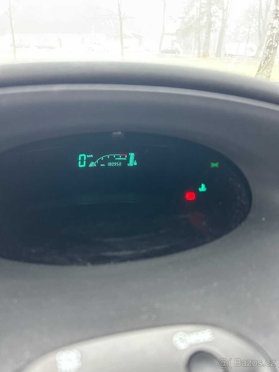 Toyota yaris 1.4. - 8