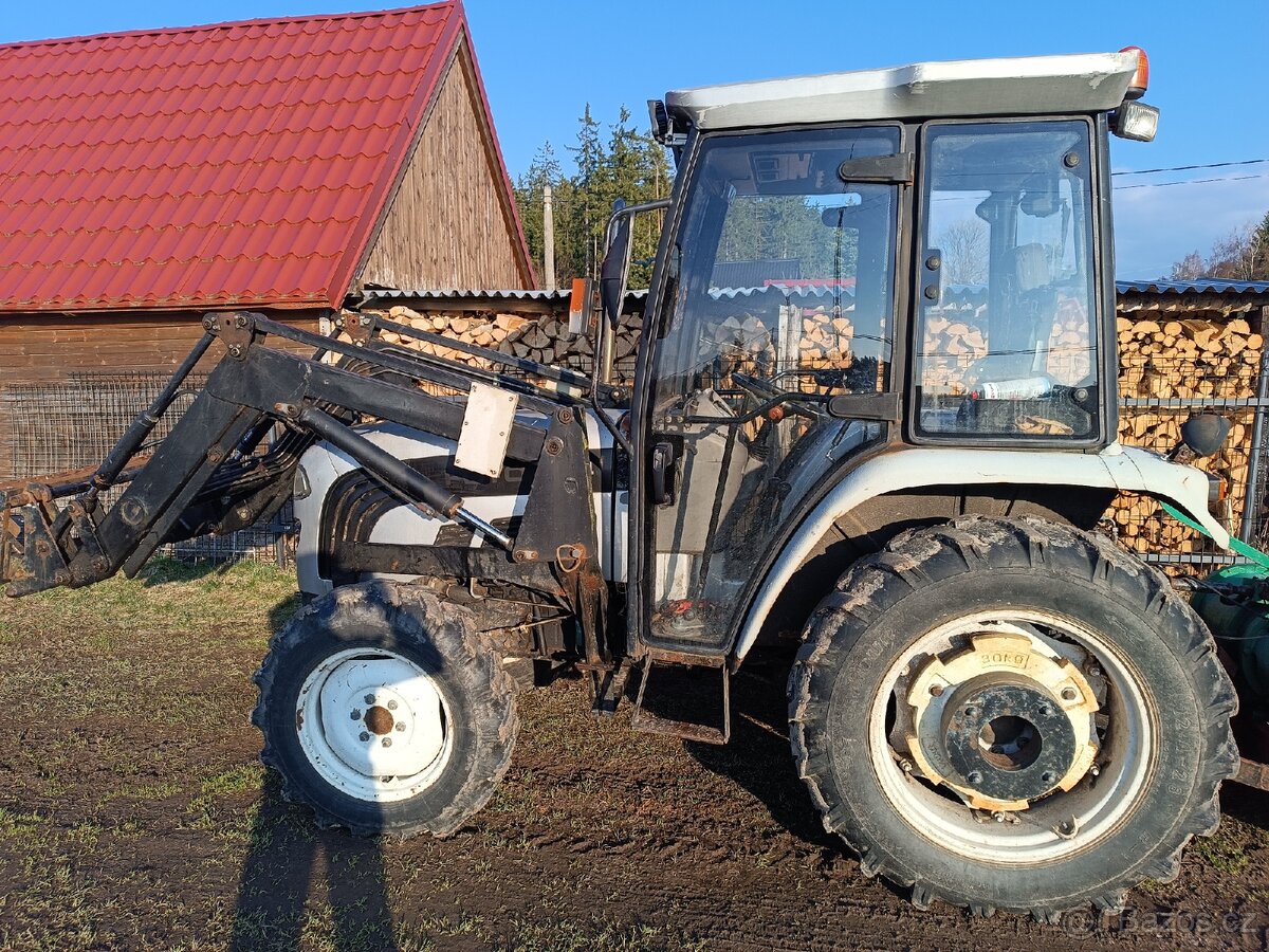 Prodám traktor s příslušenstvím - 8
