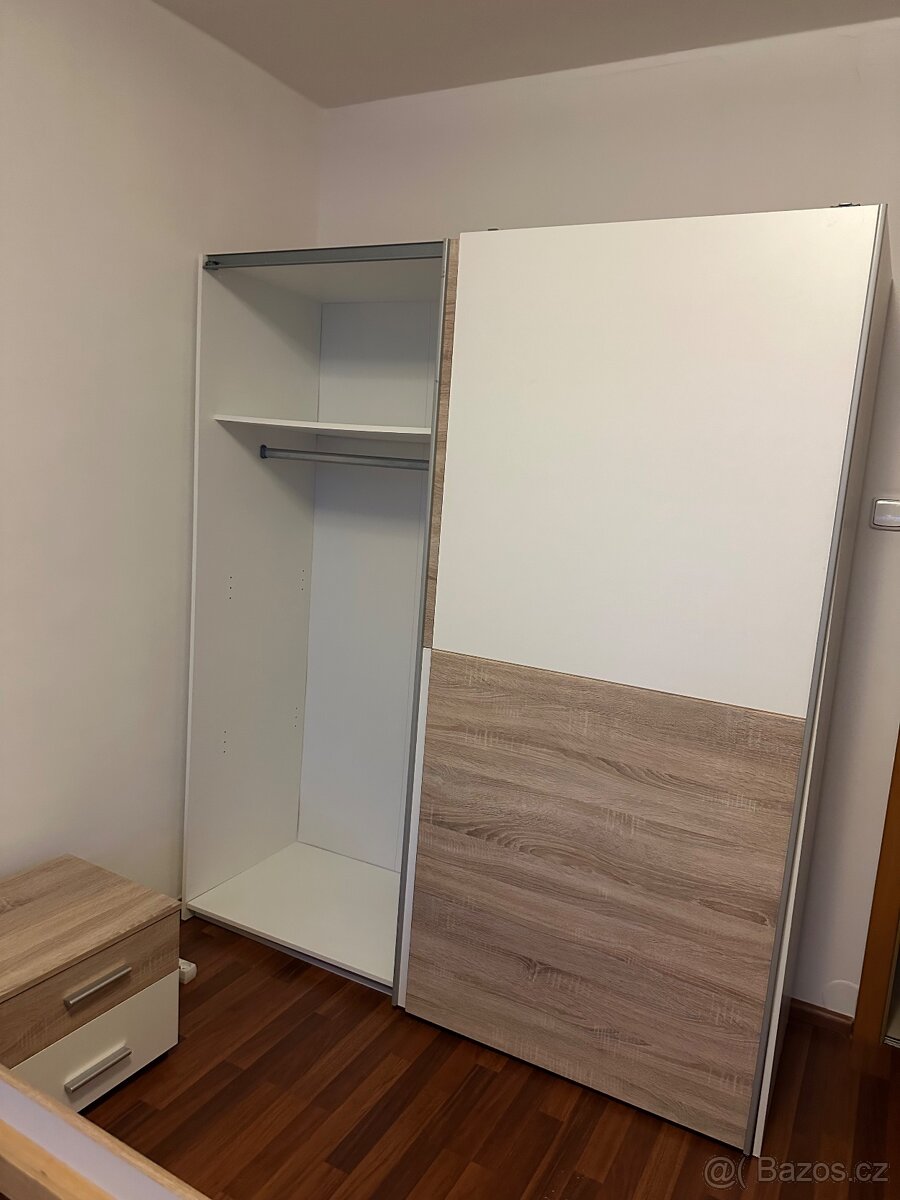 Postel, noční stolek a šatní skříň - 8