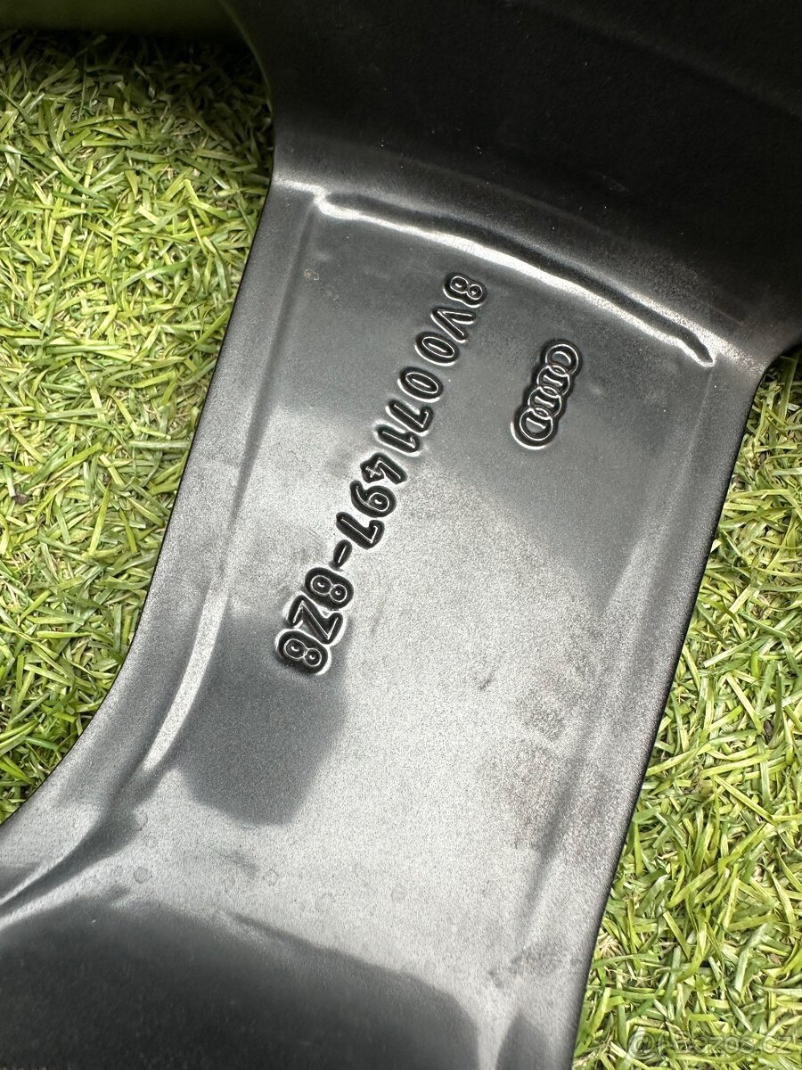 AUDI A3 - NOVÁ ORIGINÁLNÍ SADA DISKů 17 - 8