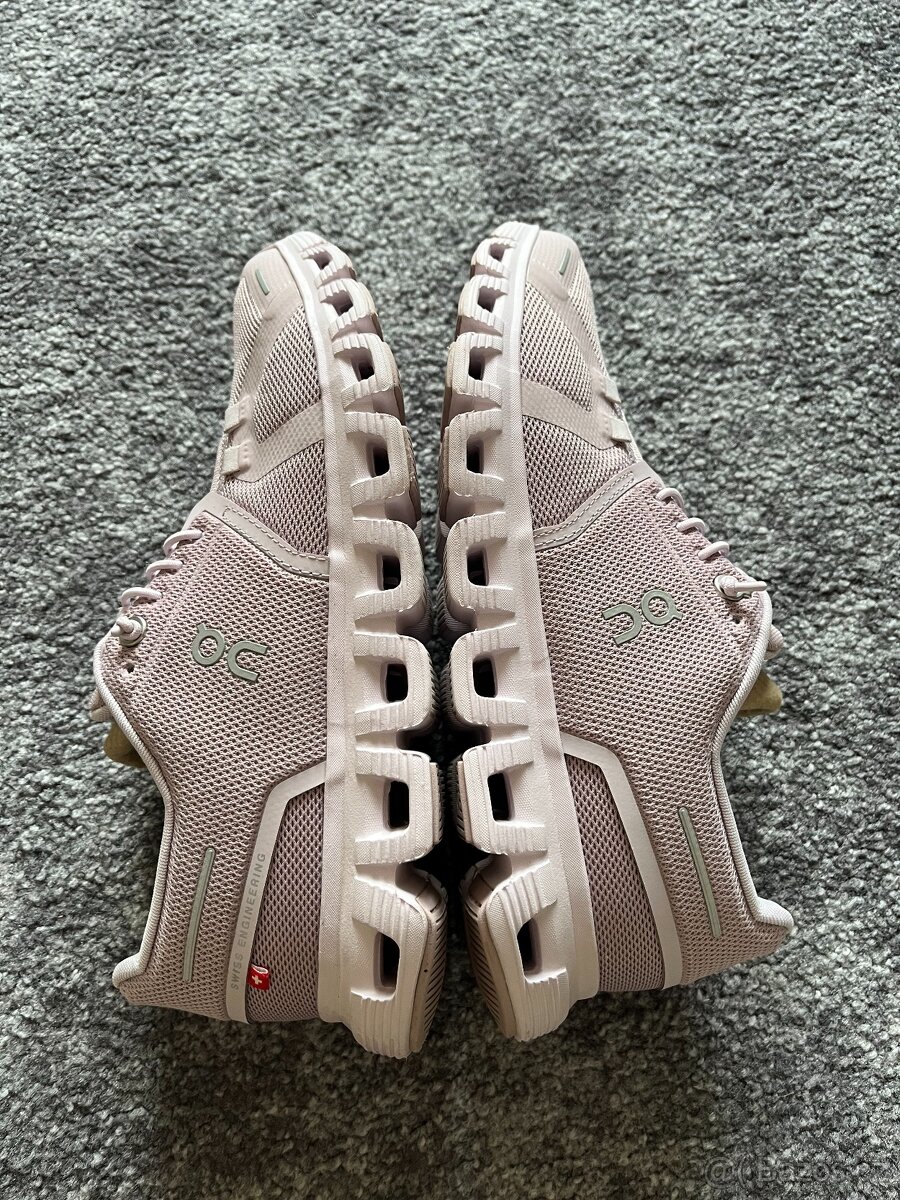 On Running, model Cloud 6, velikost 38,5 - 8