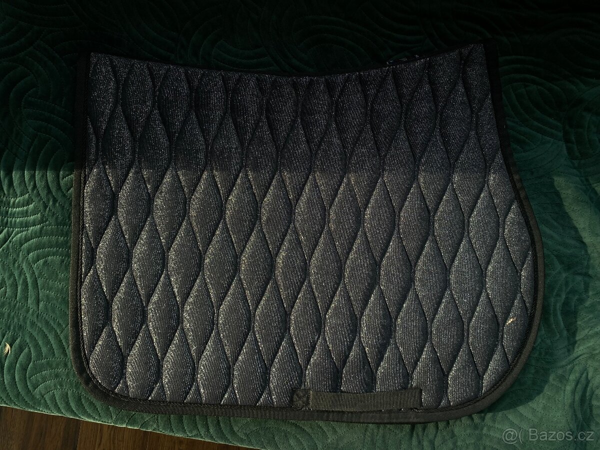 Krásná Podsedlová dečka EQUILINE diamac logo VS black-třpyt. - 8