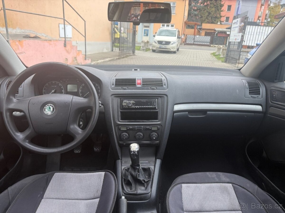 Škoda Octavia II 2.0 TDI - 8