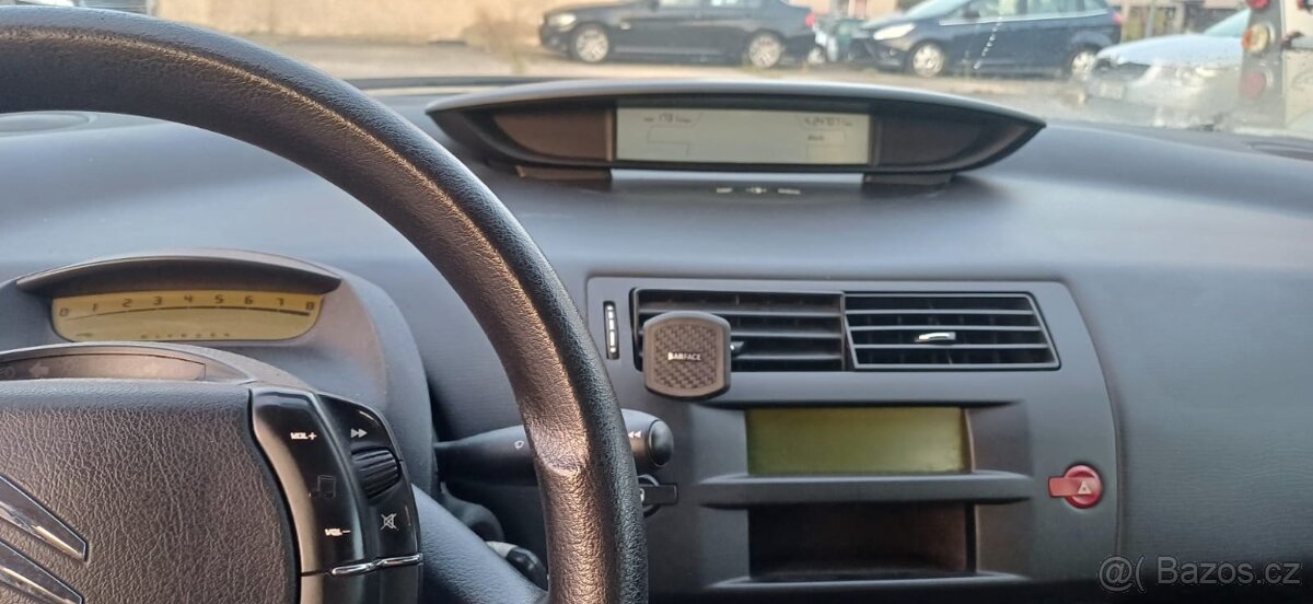 Citroen C4 1.4 i klimatizace - 8