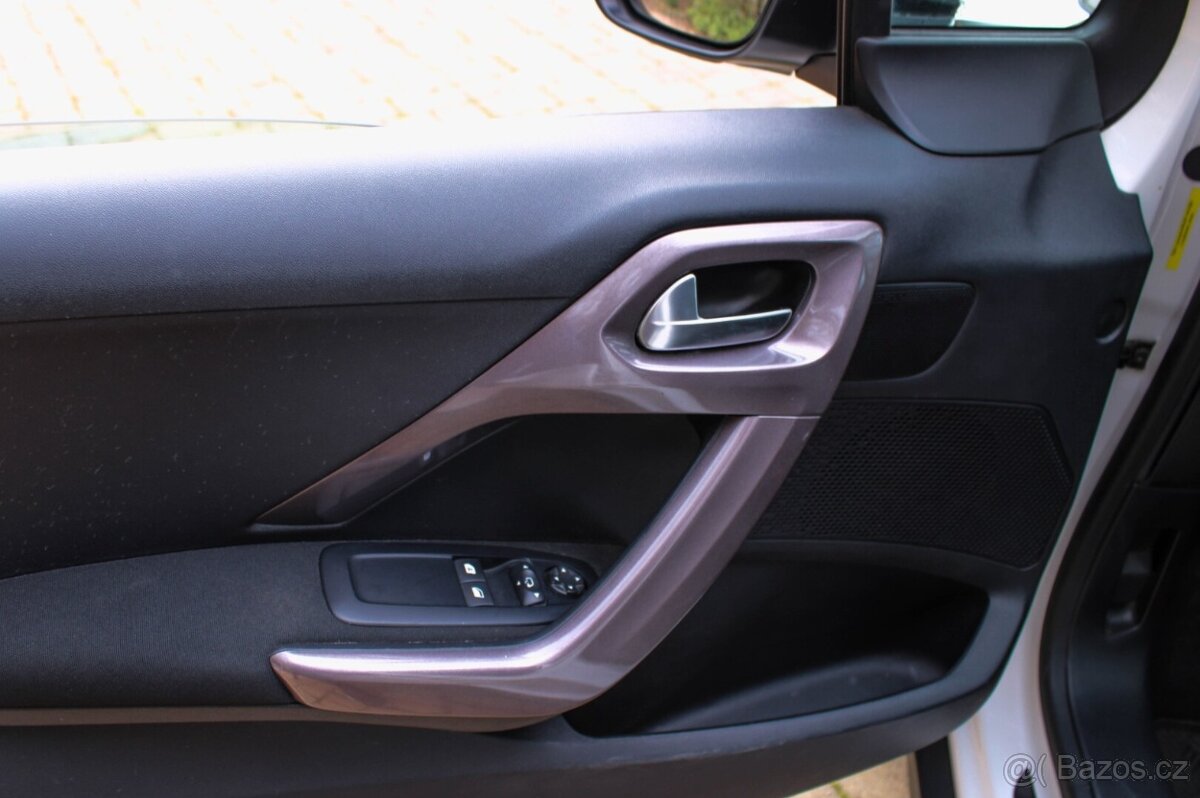 Peugeot 2008 1.2 PureTech Style - 8