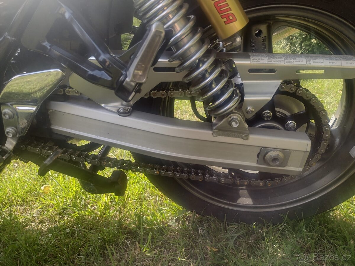 Suzuki GSX 750 Inazuma - 8
