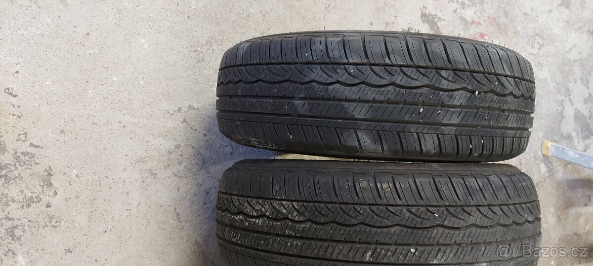 Pneu celoroční Dunlop 185/60/15 - 8