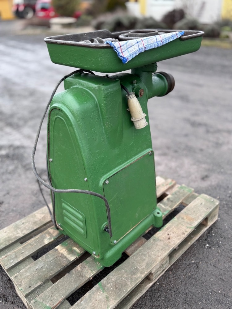 Řeznický vlček / mlýnek na maso - 8