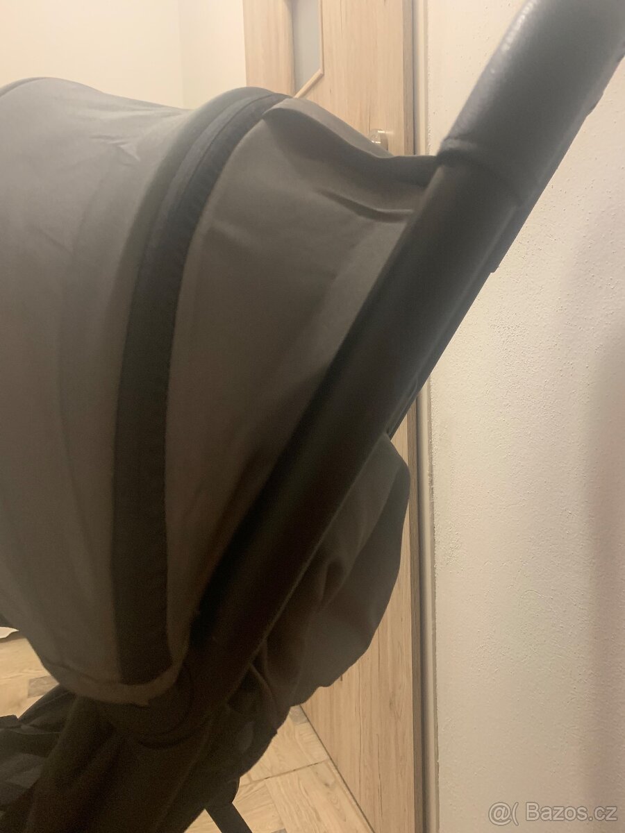 Kočárek HAMILTON R1 - 8