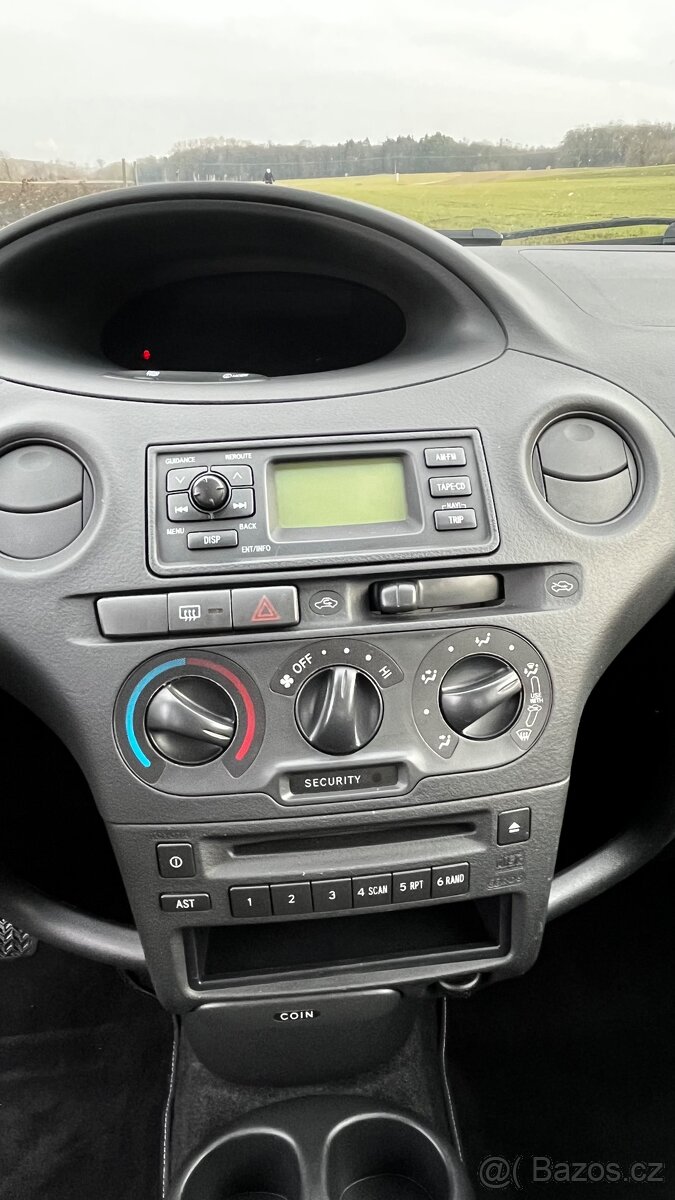 Toyota Yaris 2003 - 8