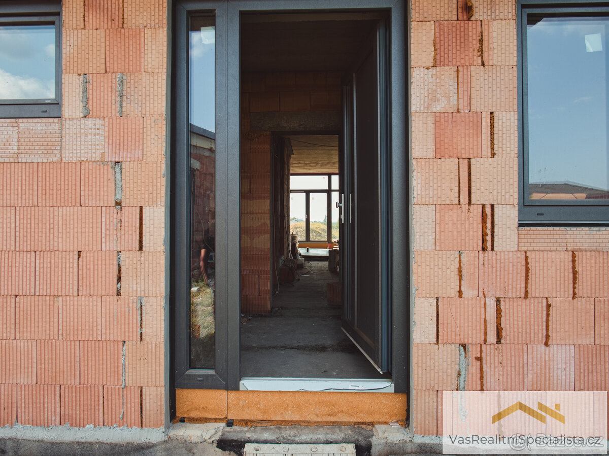 Prodej RD 5+KK s užitnou plochou 134 m² na pozemku 979 m² + - 8