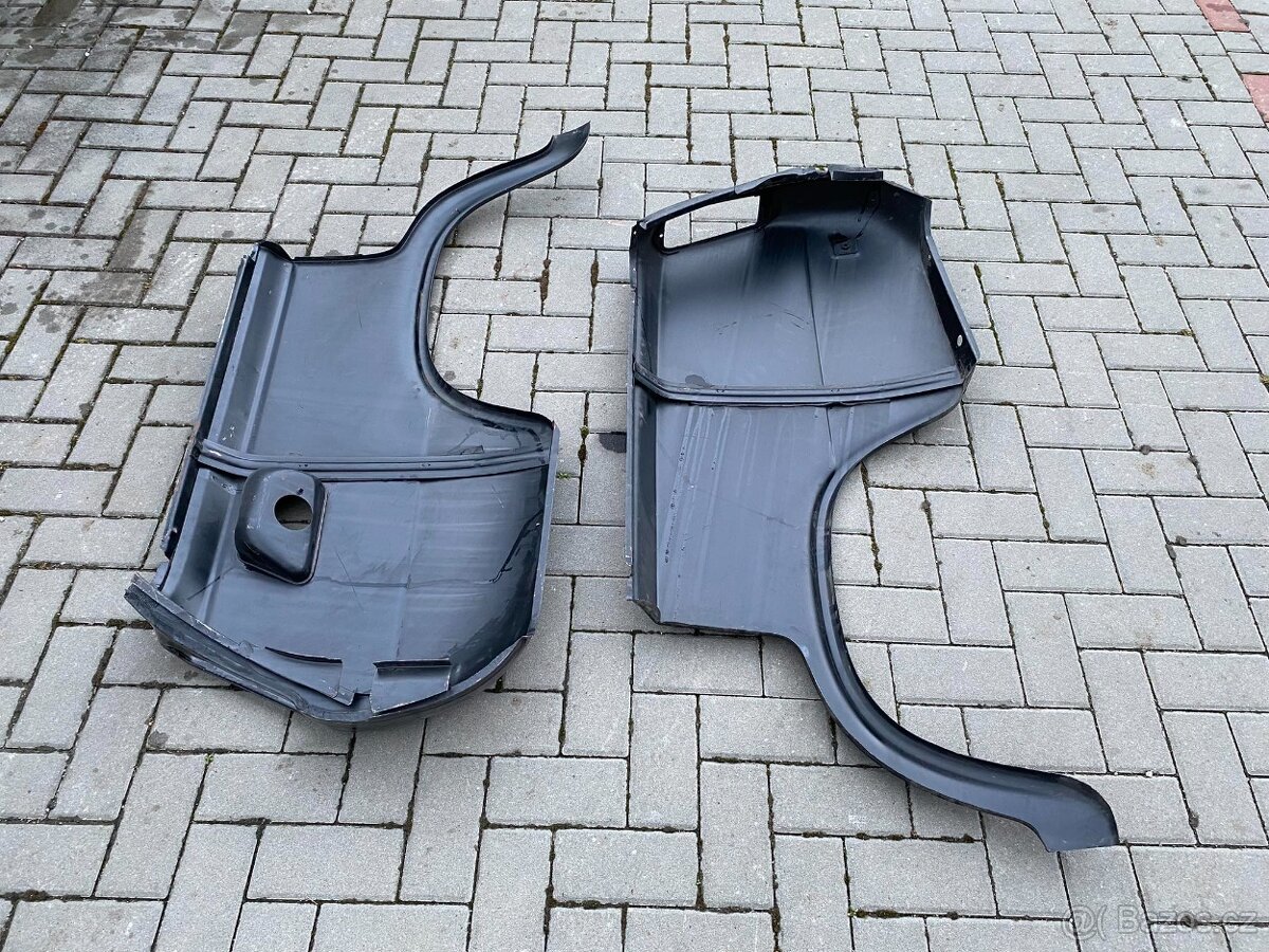 Lada Vaz 2102, zadní blatníky, nové,original Tel 608 445 411 - 8