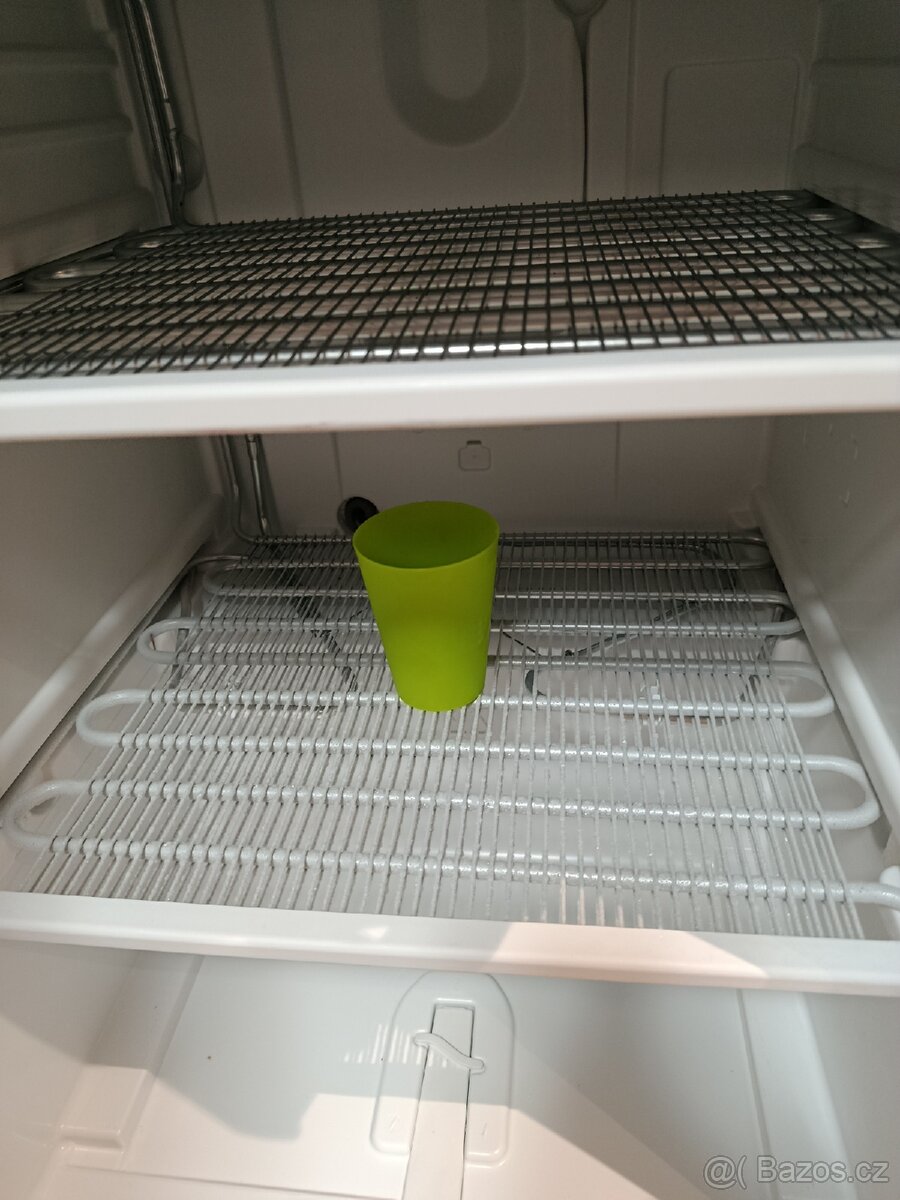 Lednice s mrazákem - 8