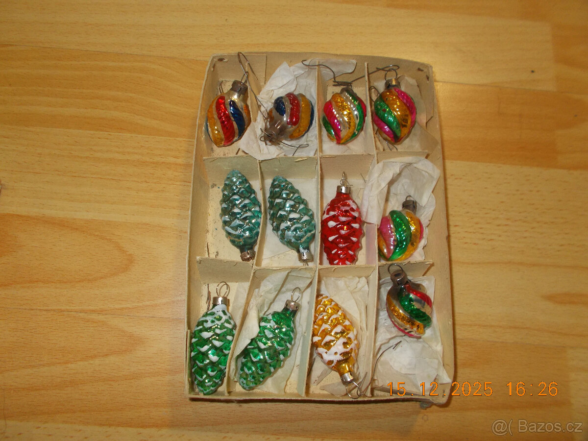 Prodej vánočních ozdob. - 8