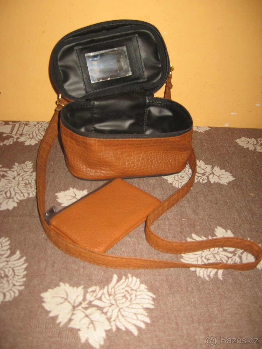 mikiny , bunda,3/4 legíny,vaky,kabelka kufřík,klíčenka - 8