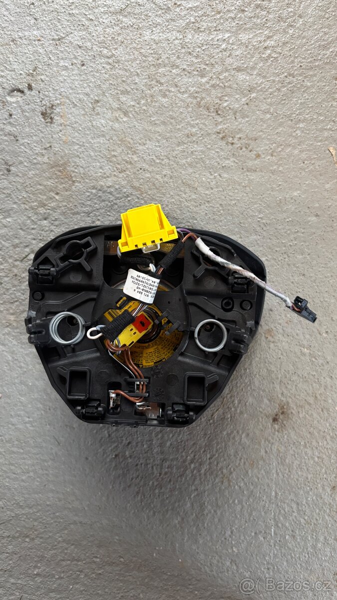 Tříramenny vyhřívaný sportovní volant - 8