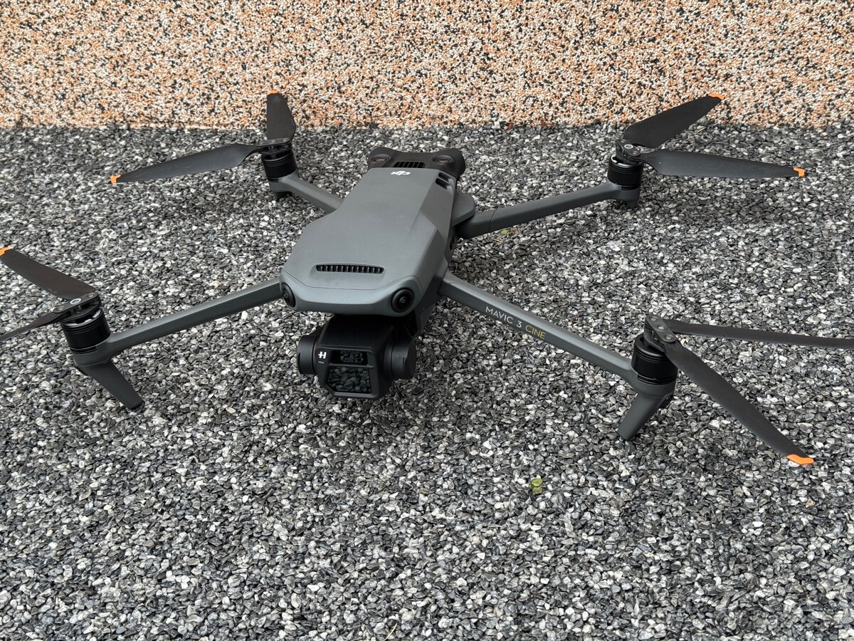 DJI Mavic 3 Cine Premium Combo - 8