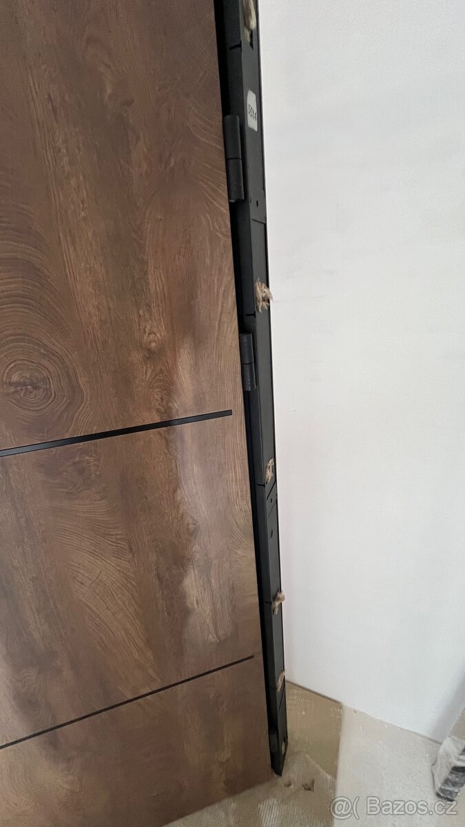 Bytové vstupní dveře 80 P - 8