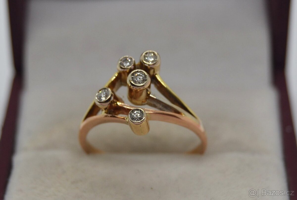 Zlatý prsten osázený brilianty celkem 0.26 ct - 8