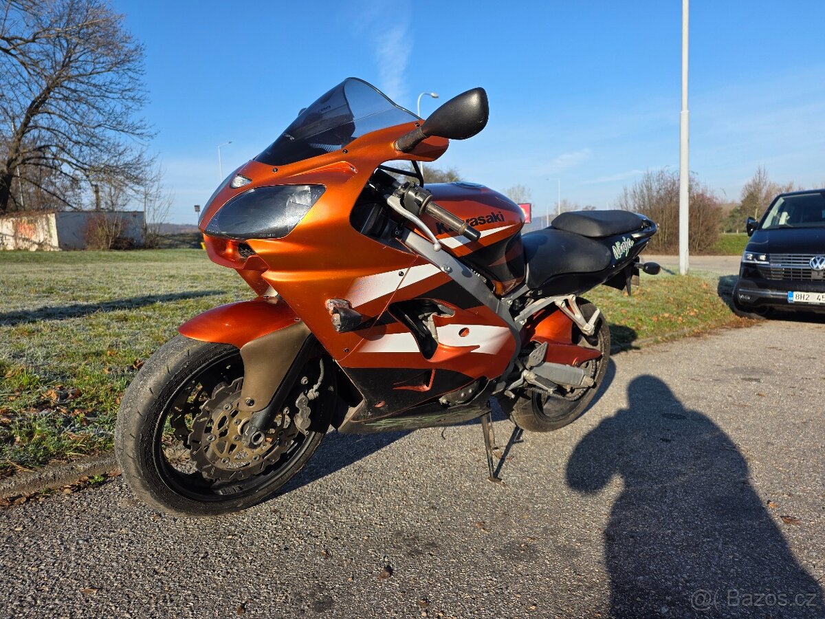 Kawasaki ZX9R - 8