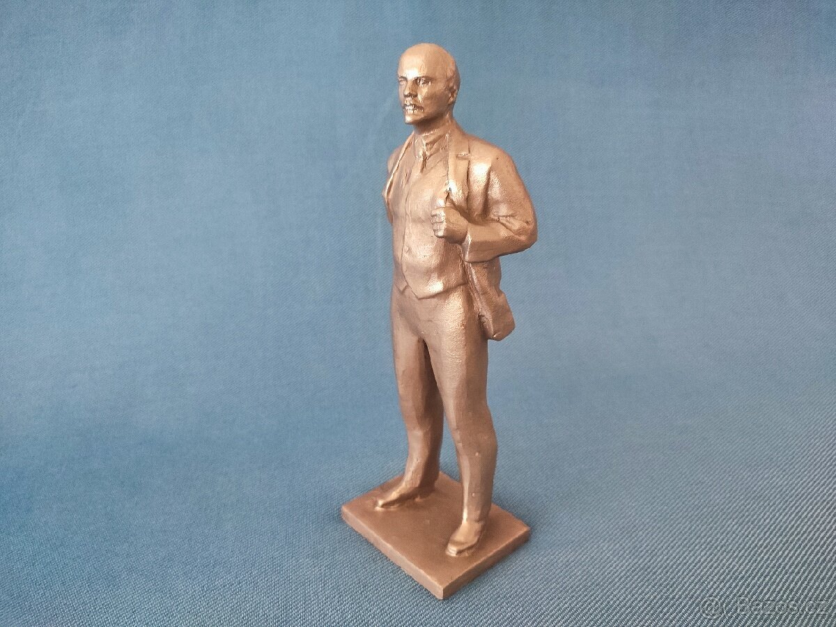 STAROŽITNÁ KOVOVÁ SOCHA V.I.LENINA. - 8