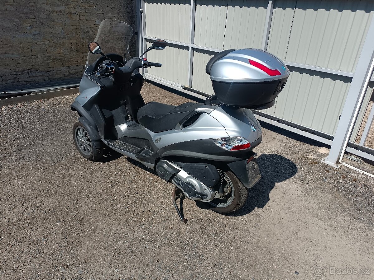 Piaggio MP3 400 stříbrná - 8
