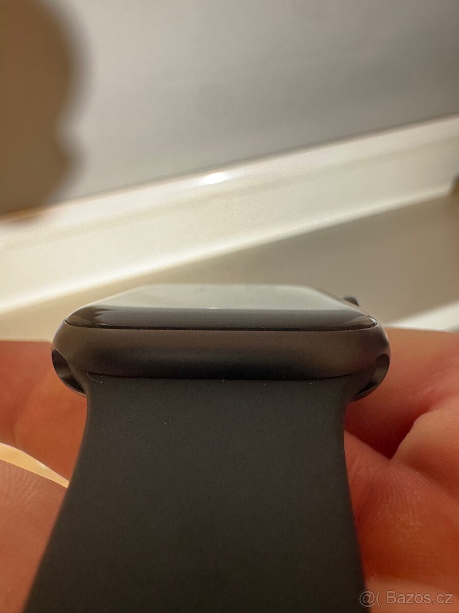 Apple Watch SE 1. Generace 44mm - 8
