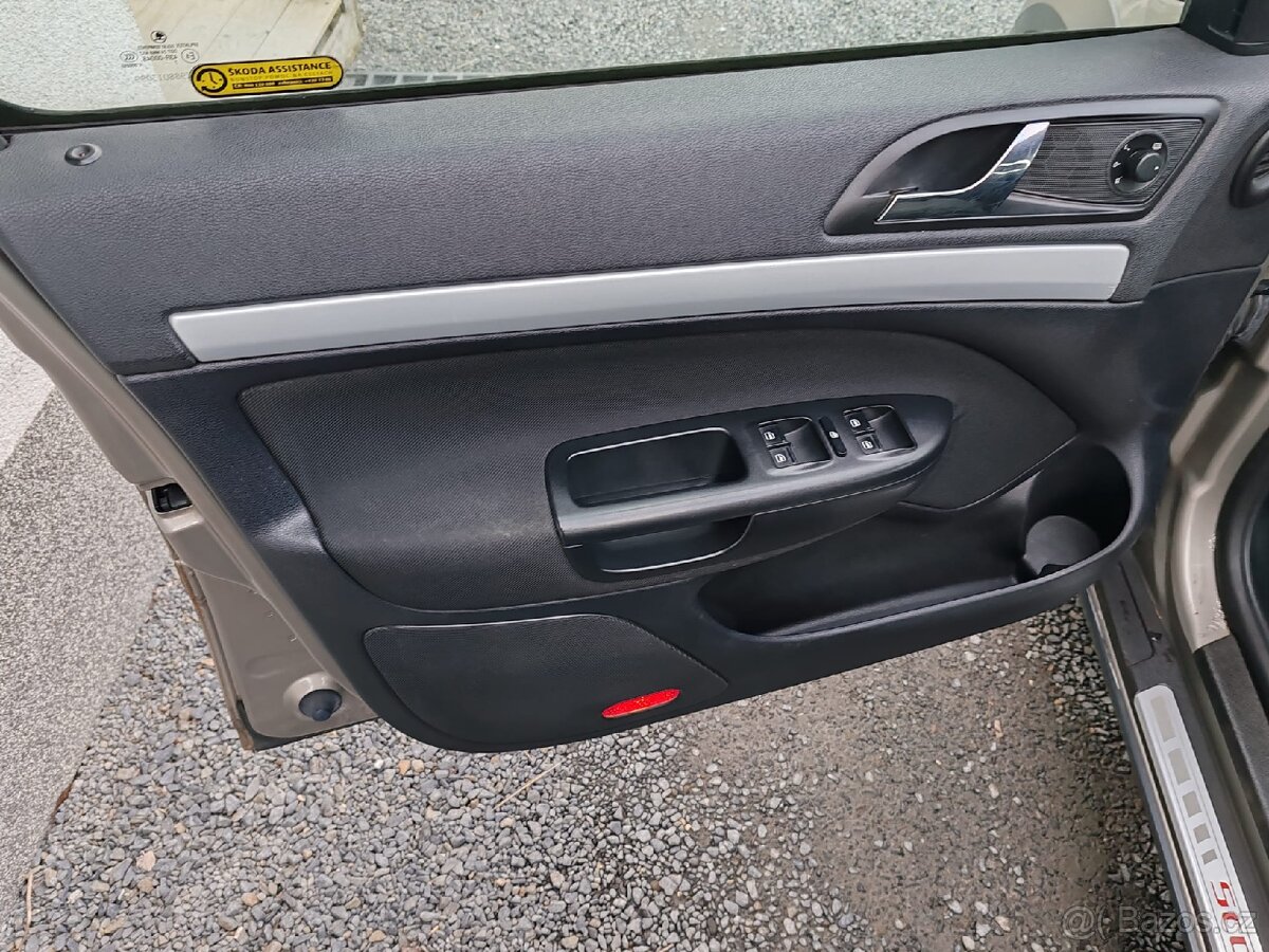 Škoda Octavia
2.0TDI scout - 8