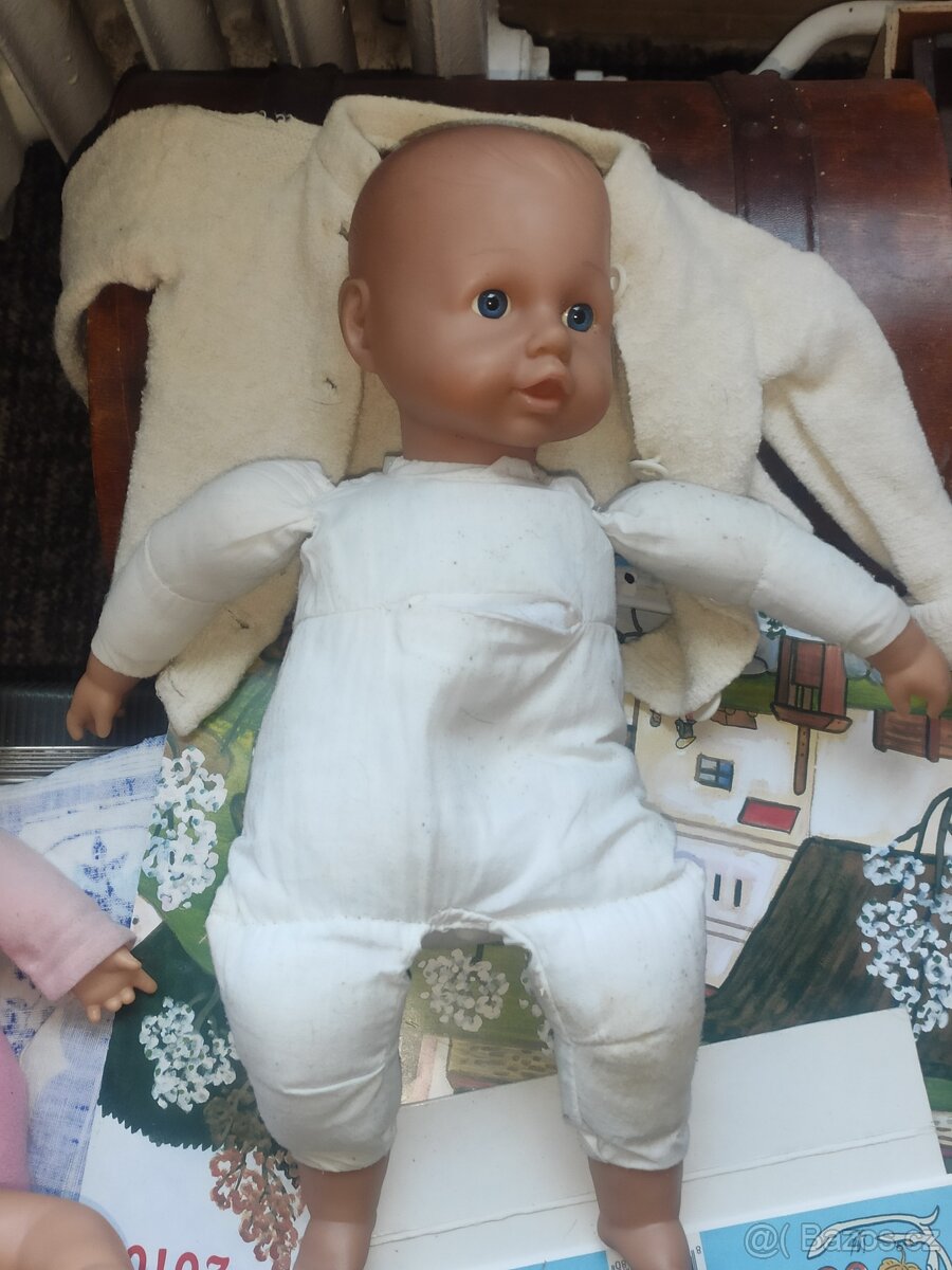 Starý dětský kočárek, panenky, hračky - 8