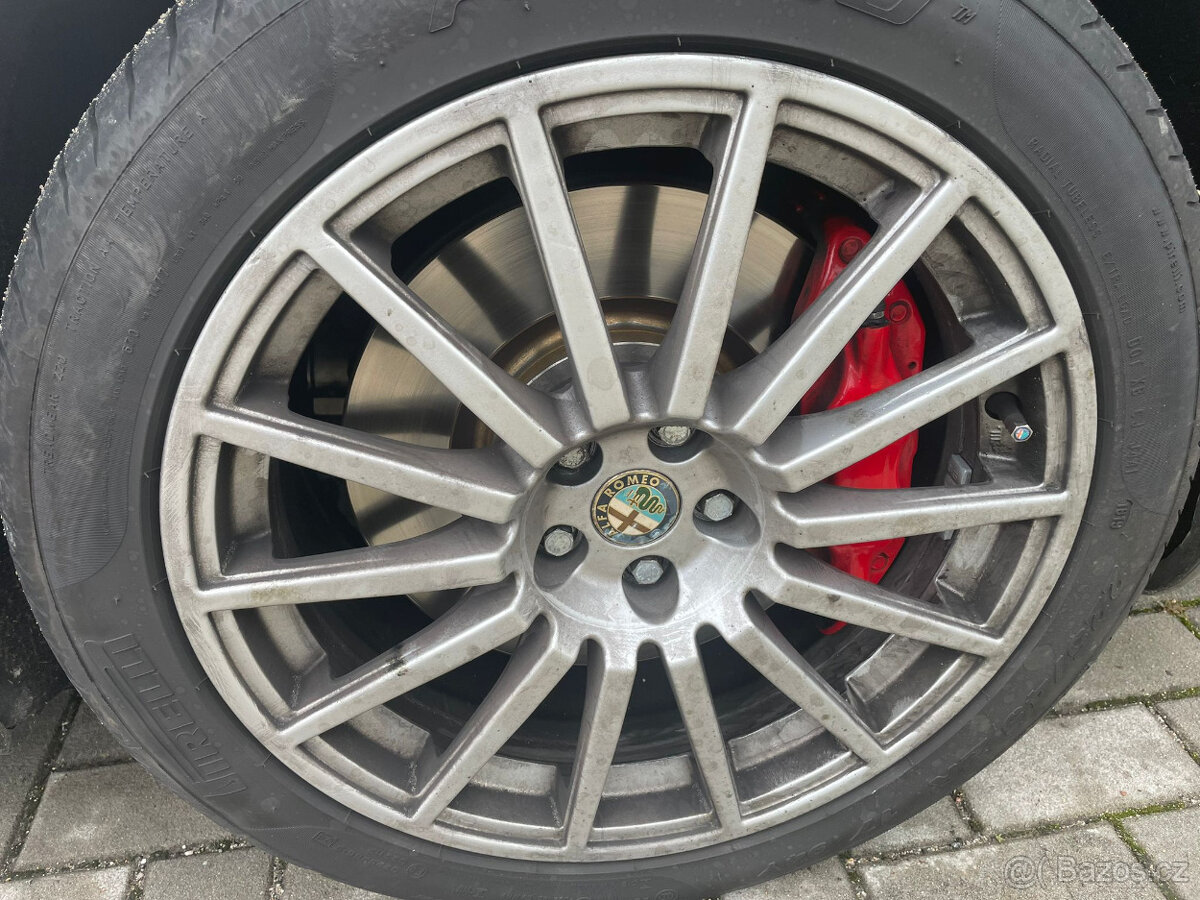 Alfa Romeo GT 3.2 V6 - 8