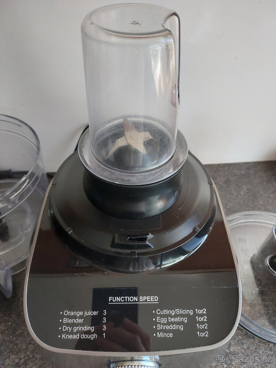 Kuchyňský robot - 8