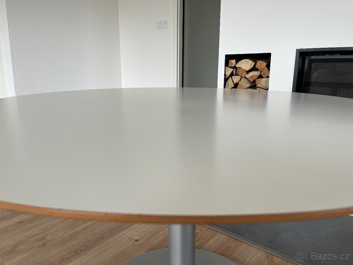 Jídelní stůl kulatý bílý - 8