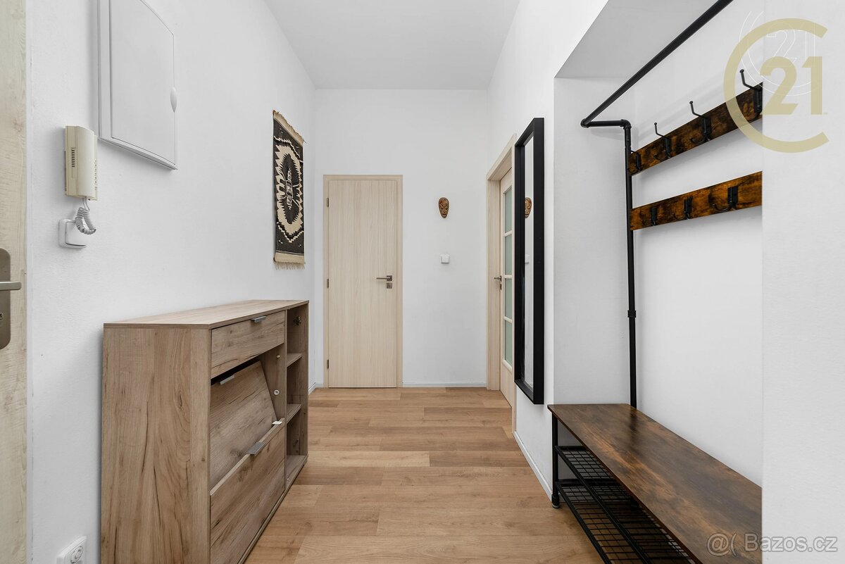 Prodej prostorného bytu 3+kk (94 m²) po rekonstrukci – Pa... - 8