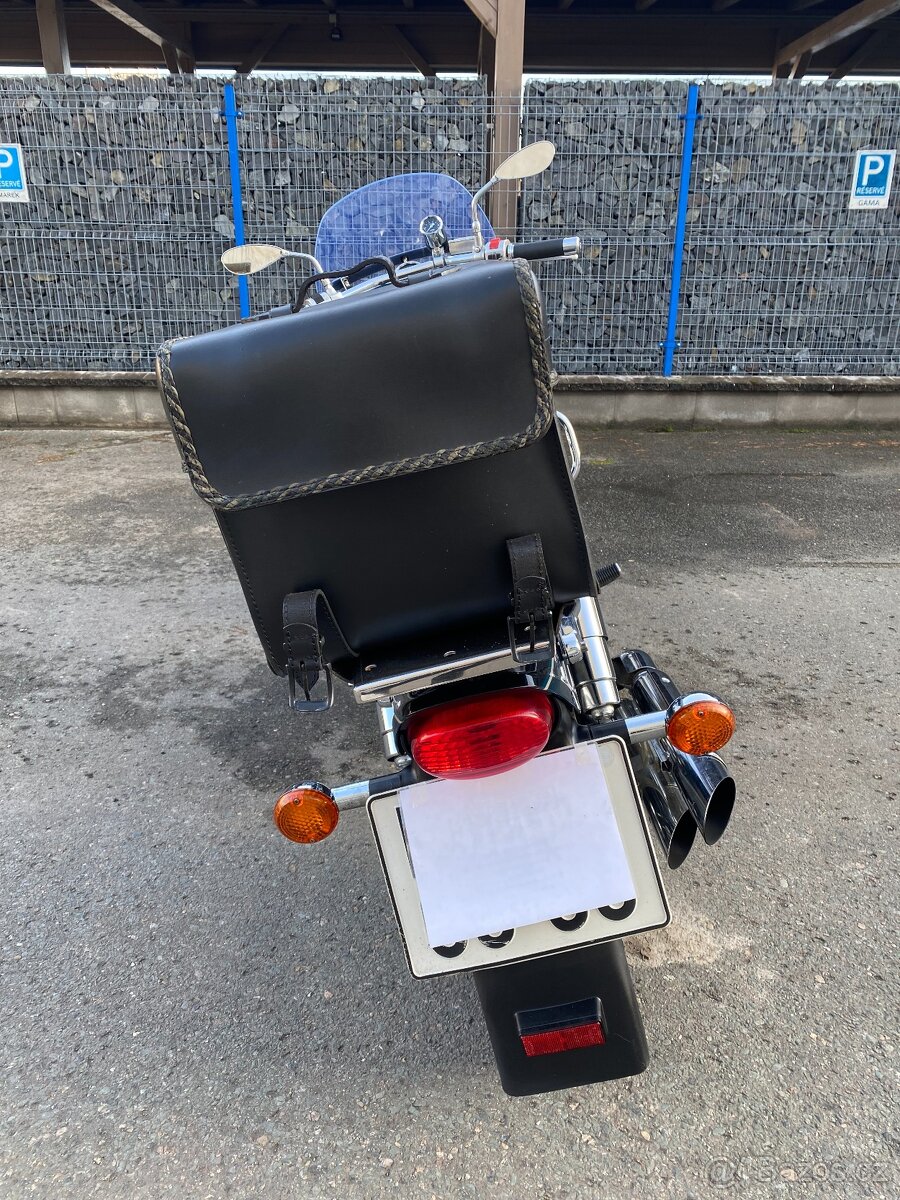 Suzuki VZ 800 Marauder - 8