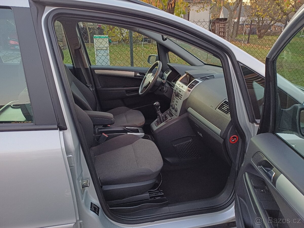 LPG ... 7 místné..Benzínová Opel Zafira 1.8 ... - 8
