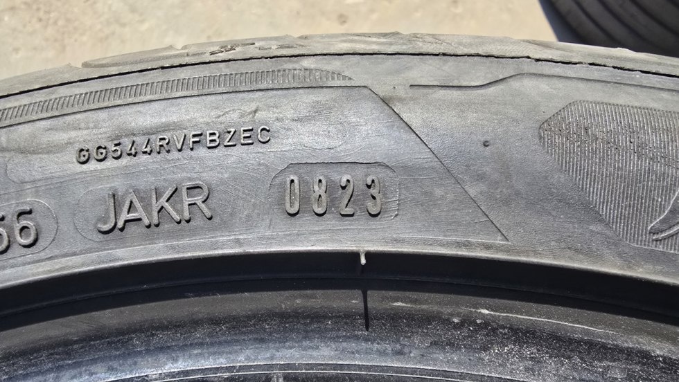 Letní pneu 245/40/19 Good Year - 8