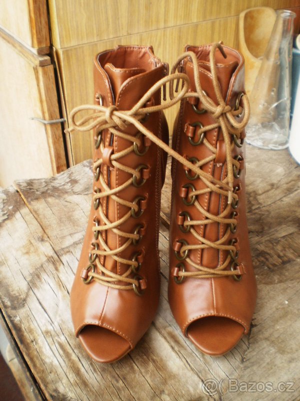 Nové dámské boty Bally Lug Kitten - 8