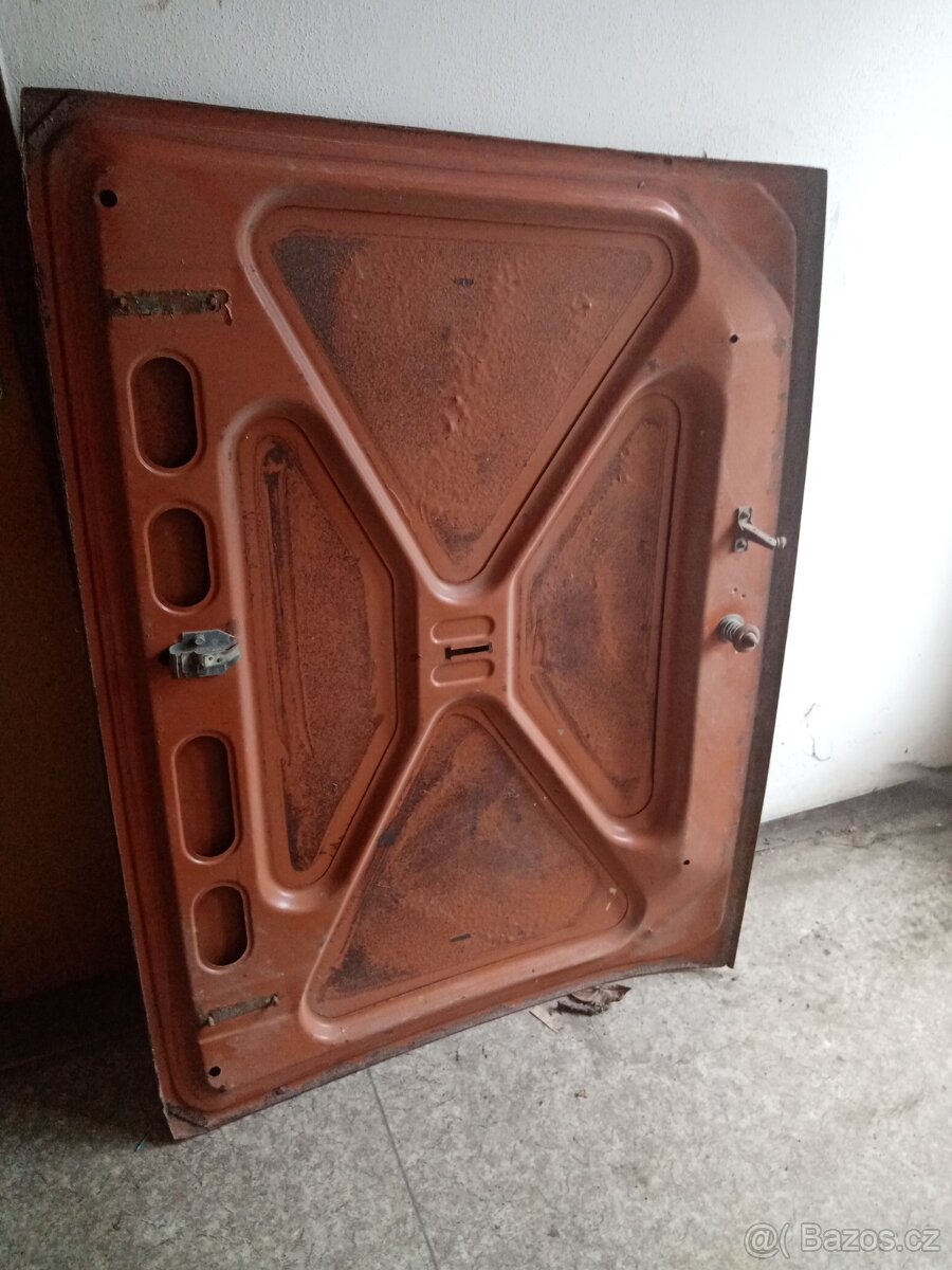 Veteráni, škoda 100 - 8