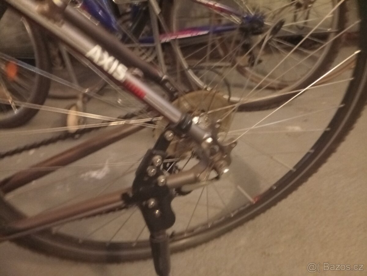 Prodám trekové Kellys axis - 8