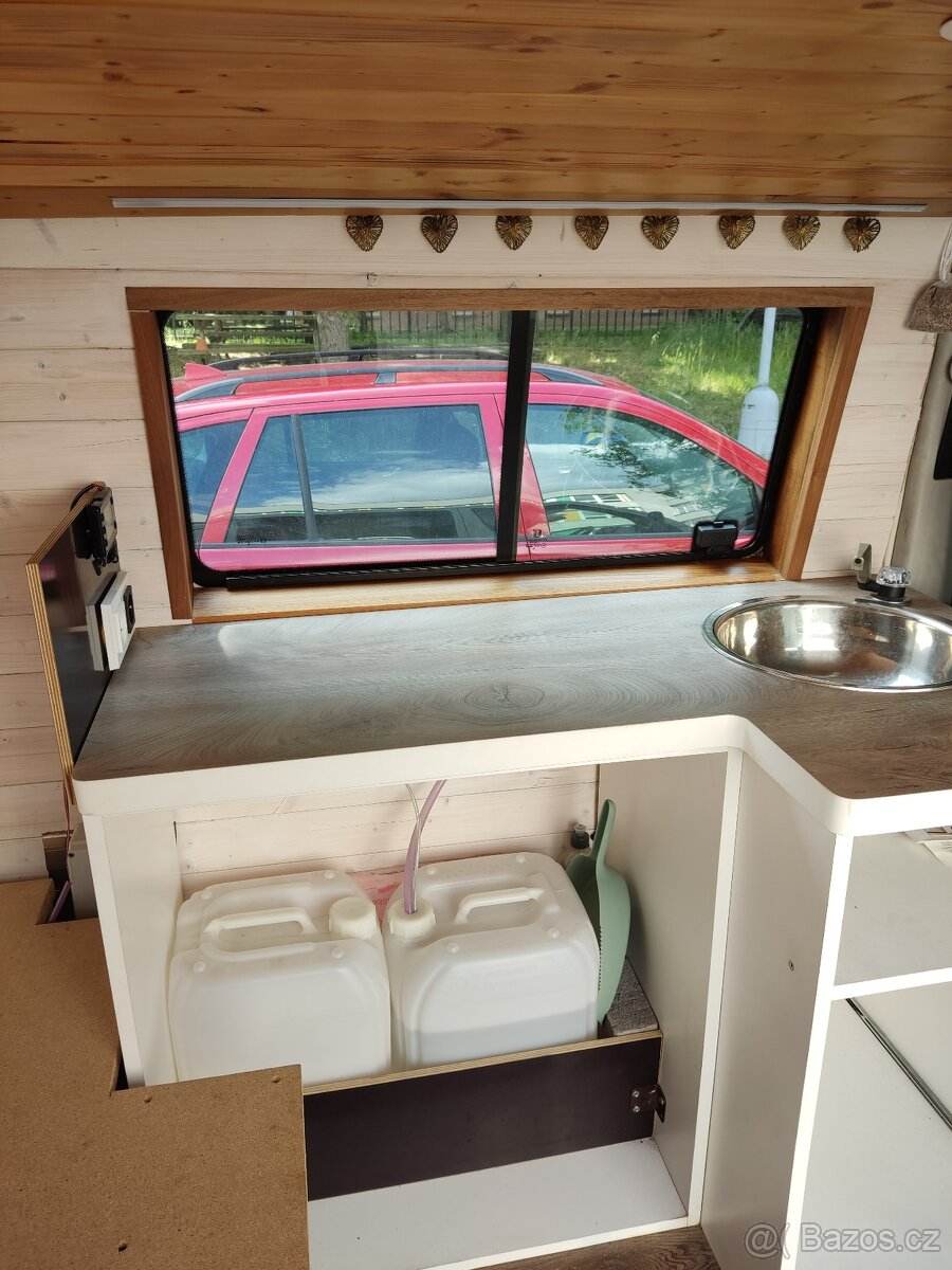 Volkswagen Transporter T5 - obytná dodávka - 8
