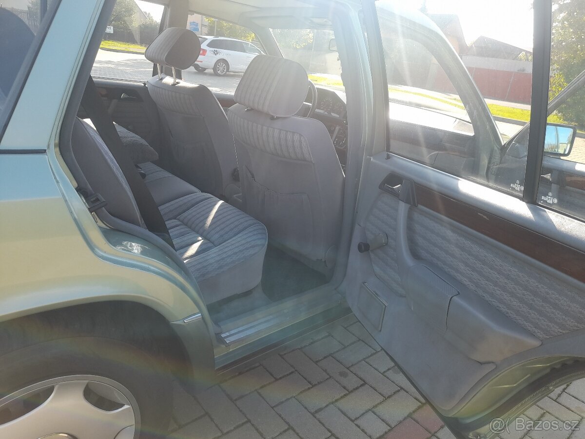 Mercedes Benz S124 200TE - 8