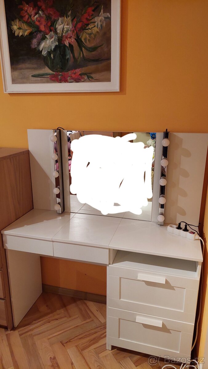 Bílý toaletní stolek - 8