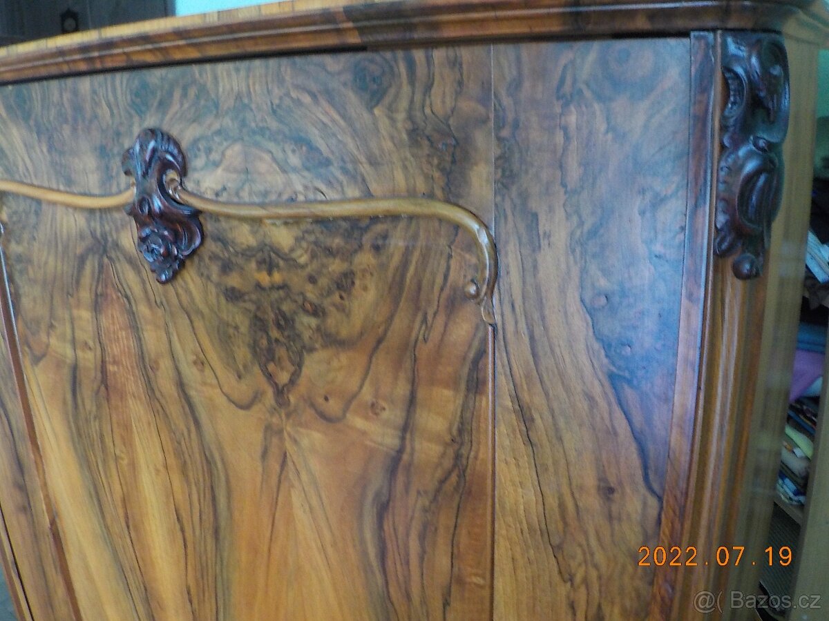 starožitná skříň - 8