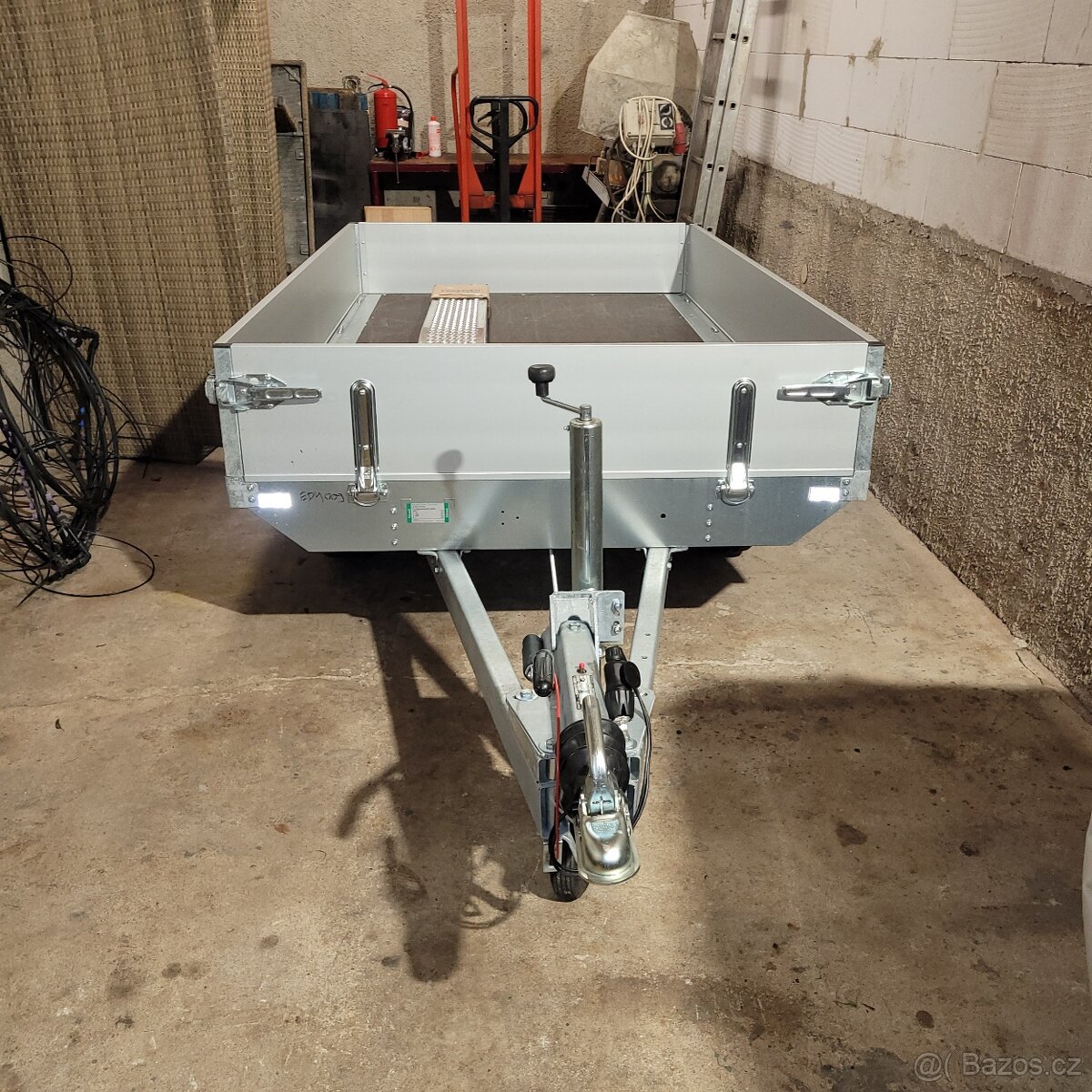 Brzděný přívěs EDUARD 4 - 8