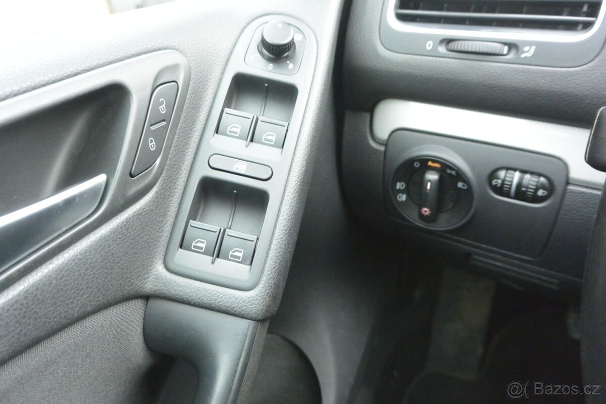 PRODÁM Volkswagen Golf 1.2TSi Match 77kW NAVI - 8