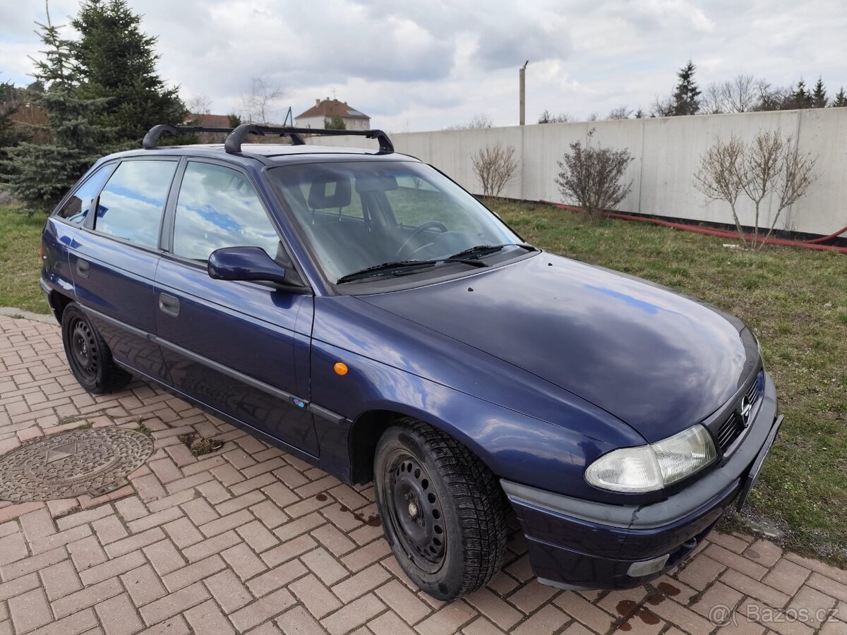Opel Astra 1,4 Benzín - 8