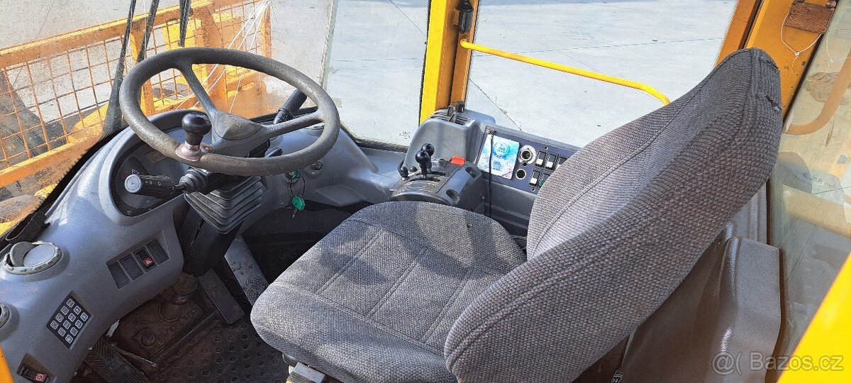 Nakladač VOLVO L180E rv 2002 - 8