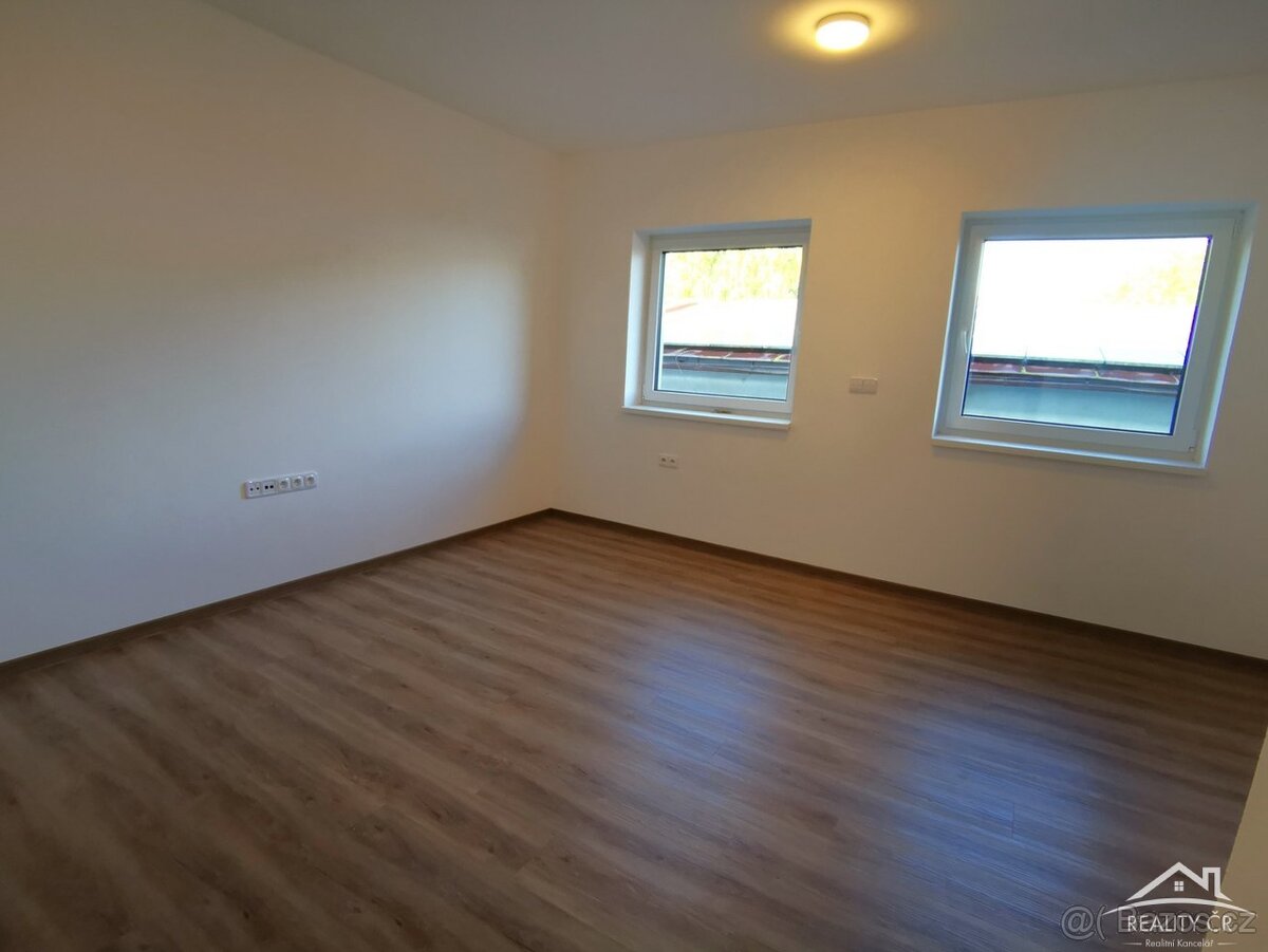 Novostavba domu s osmi byty a parkováním - 8